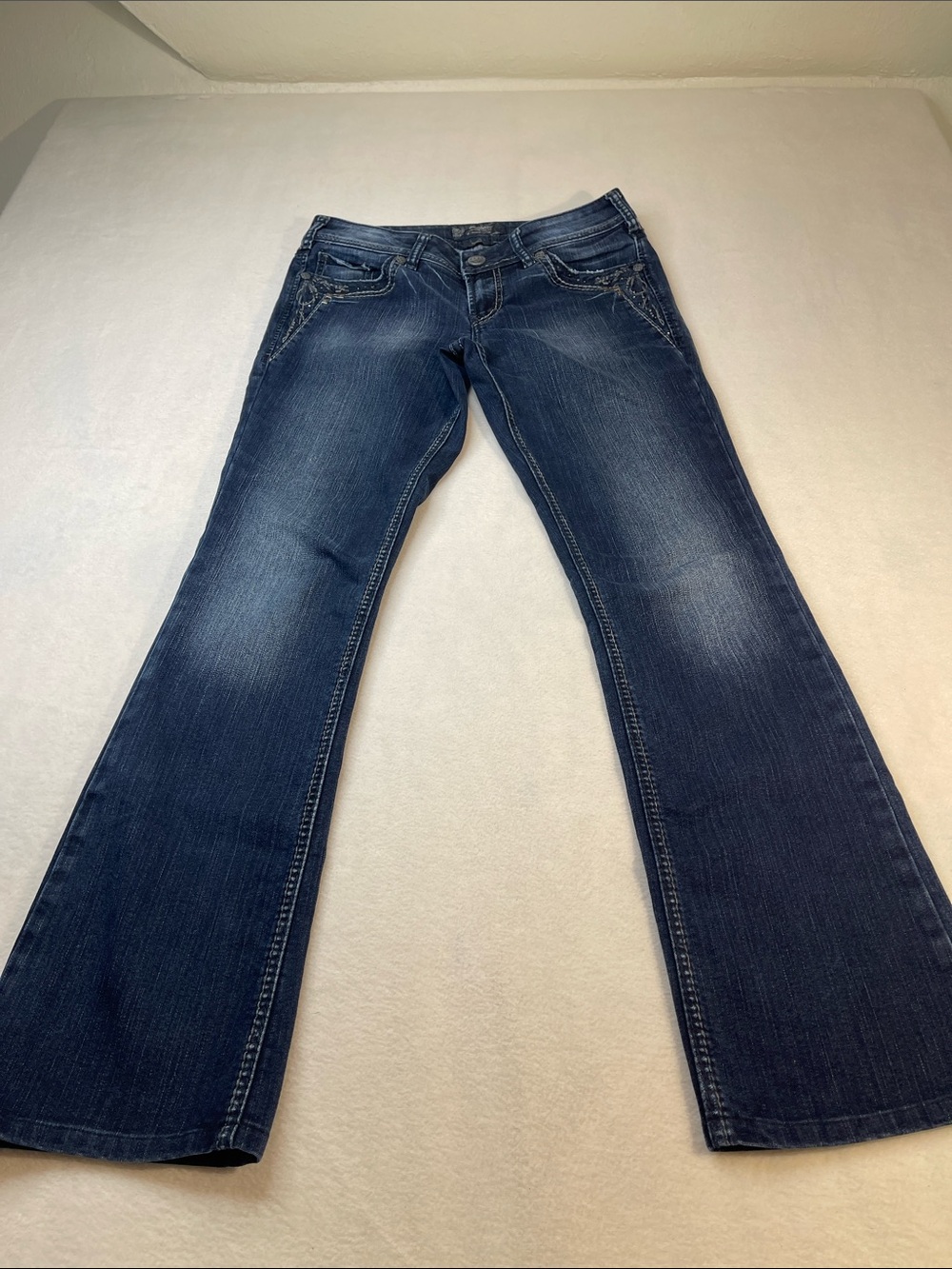 Silver SUKI 17’’ BOOTCUT Jeans Dark Blue Flare Jeans WOMENS SIZE 29 waist